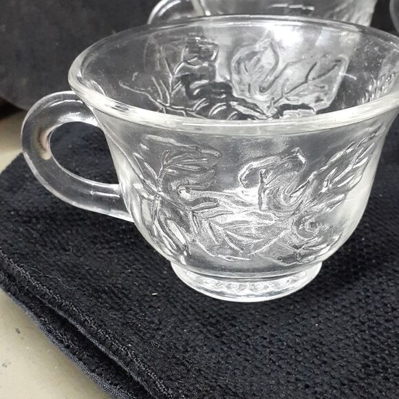 Vintage Indiana Clear Glass Cups Featuring Harvest Grape Pattern, Set Of 8 - Picture 2 of 6